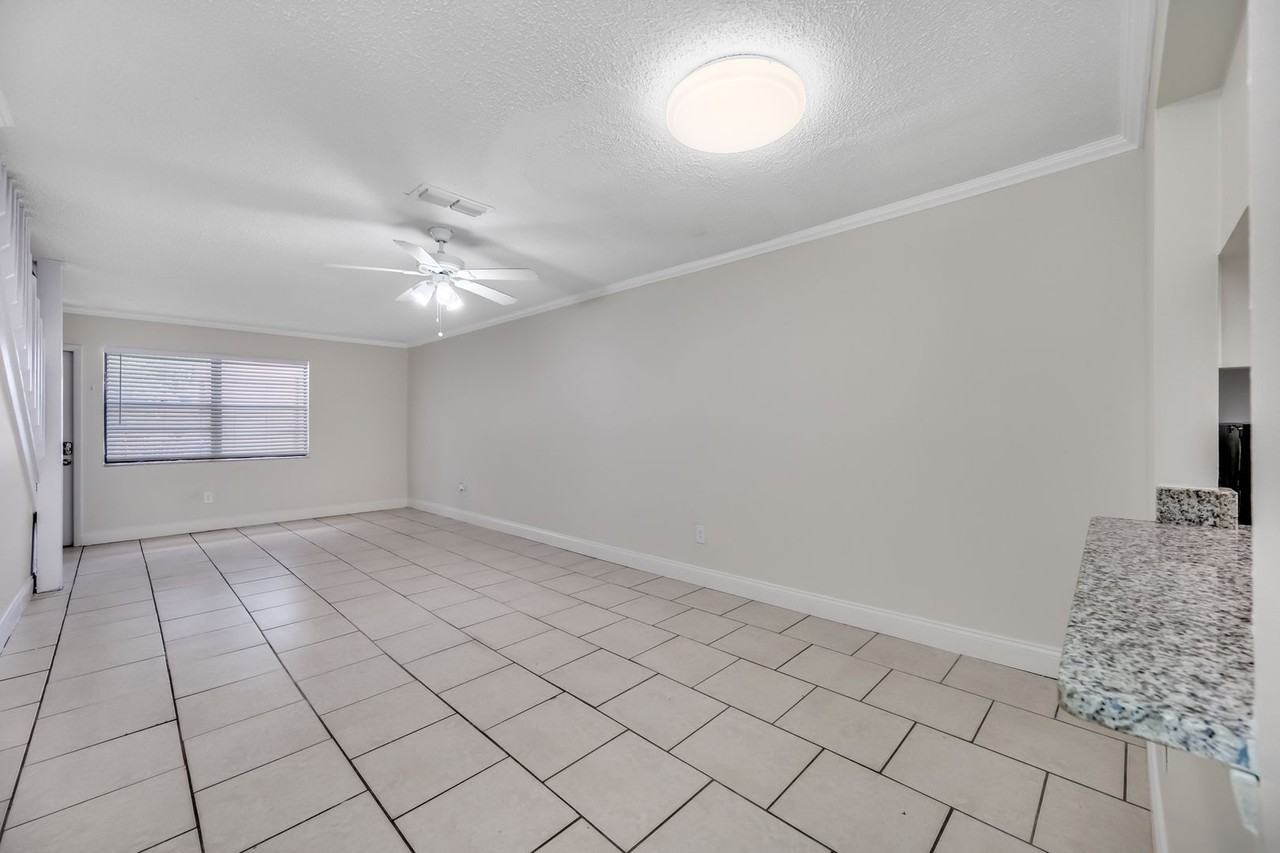 6119 Memorial Hwy - Photo 6 of 32