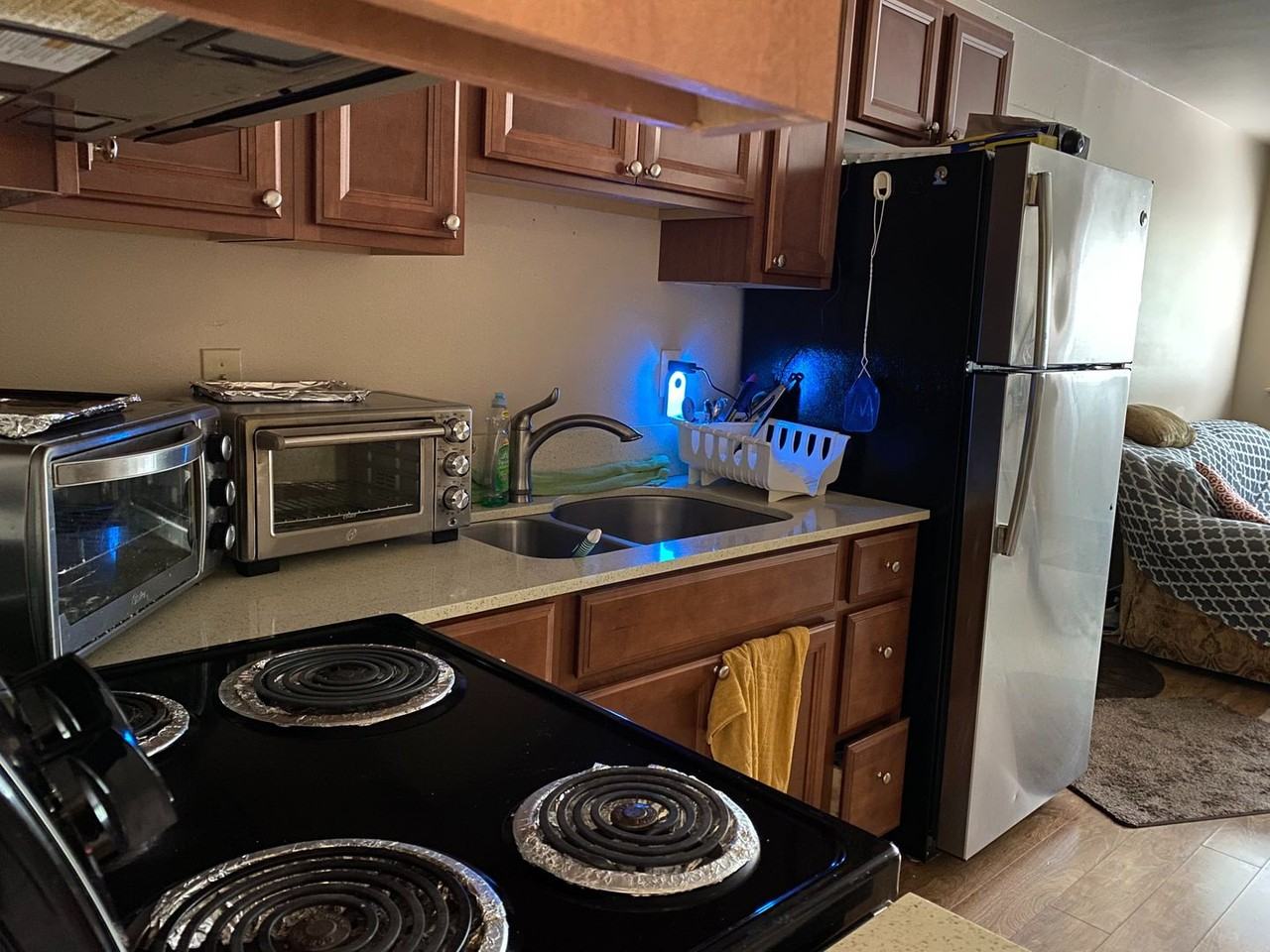 Royal Manor Apartments - Photo 3 of 24