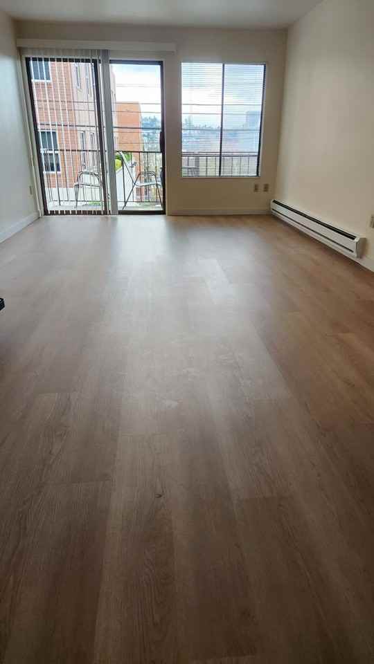 2331 Franklin Ave E - Photo 3 of 7