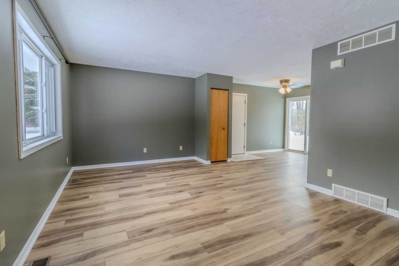 5332 Maple Grove Rd - Photo 4 of 17