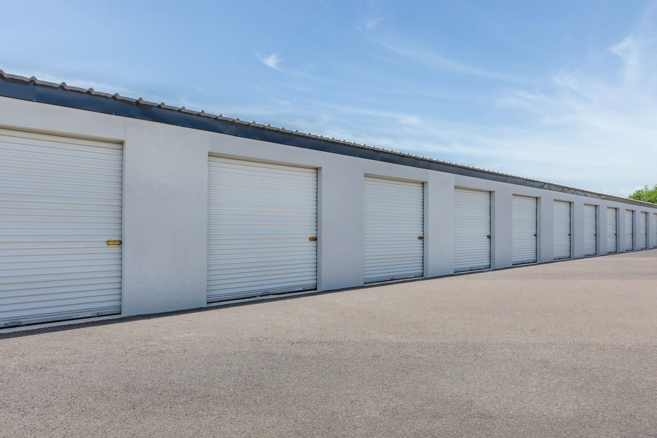 Lucksinger - Photo 5 of 24