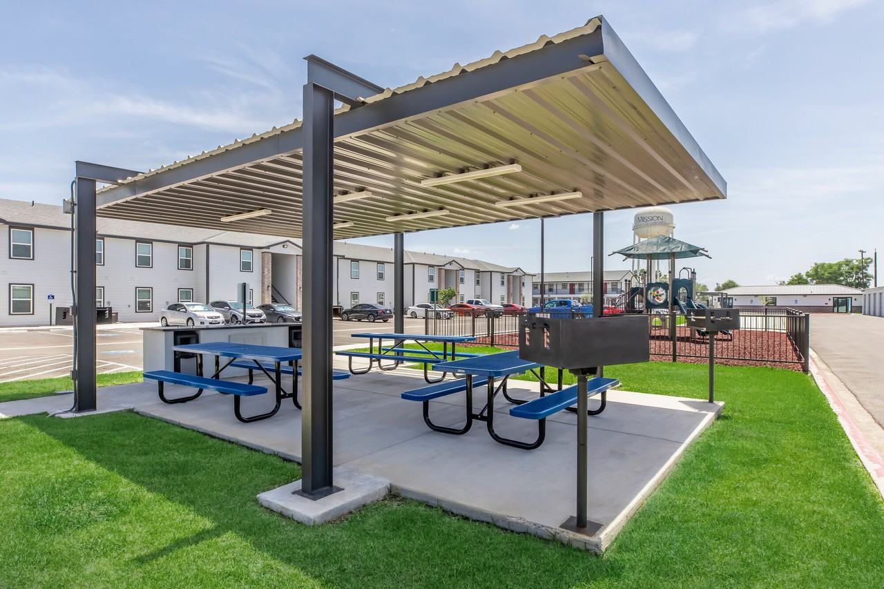 Lucksinger - Photo 7 of 24