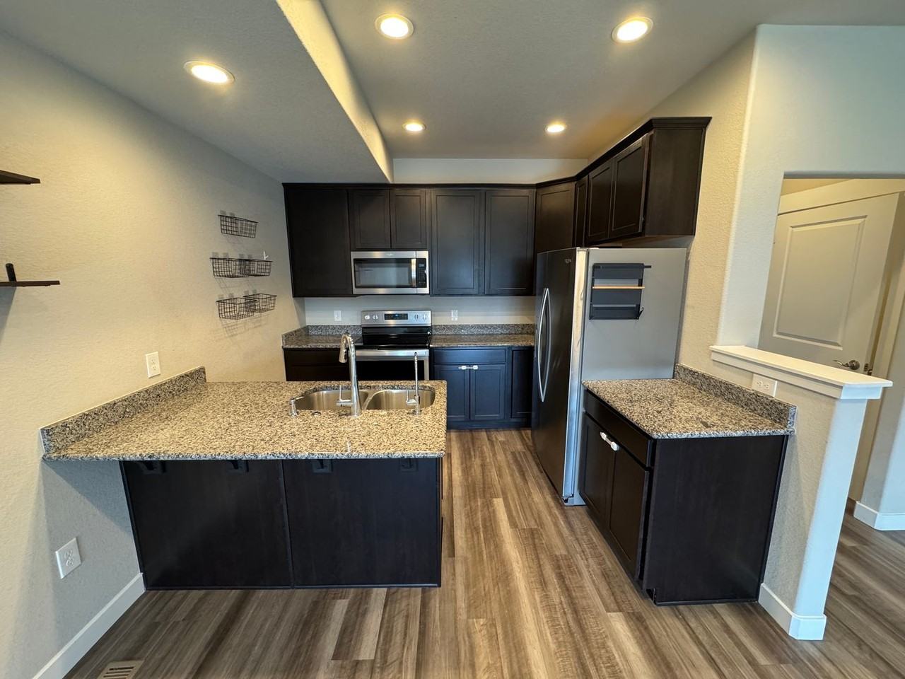 9731 Ambling Hts - Photo 4 of 17