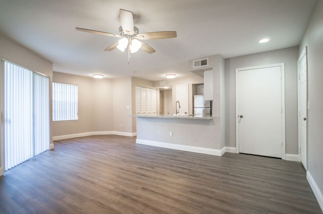 7280 Westpointe Blvd - Photo 3 of 16