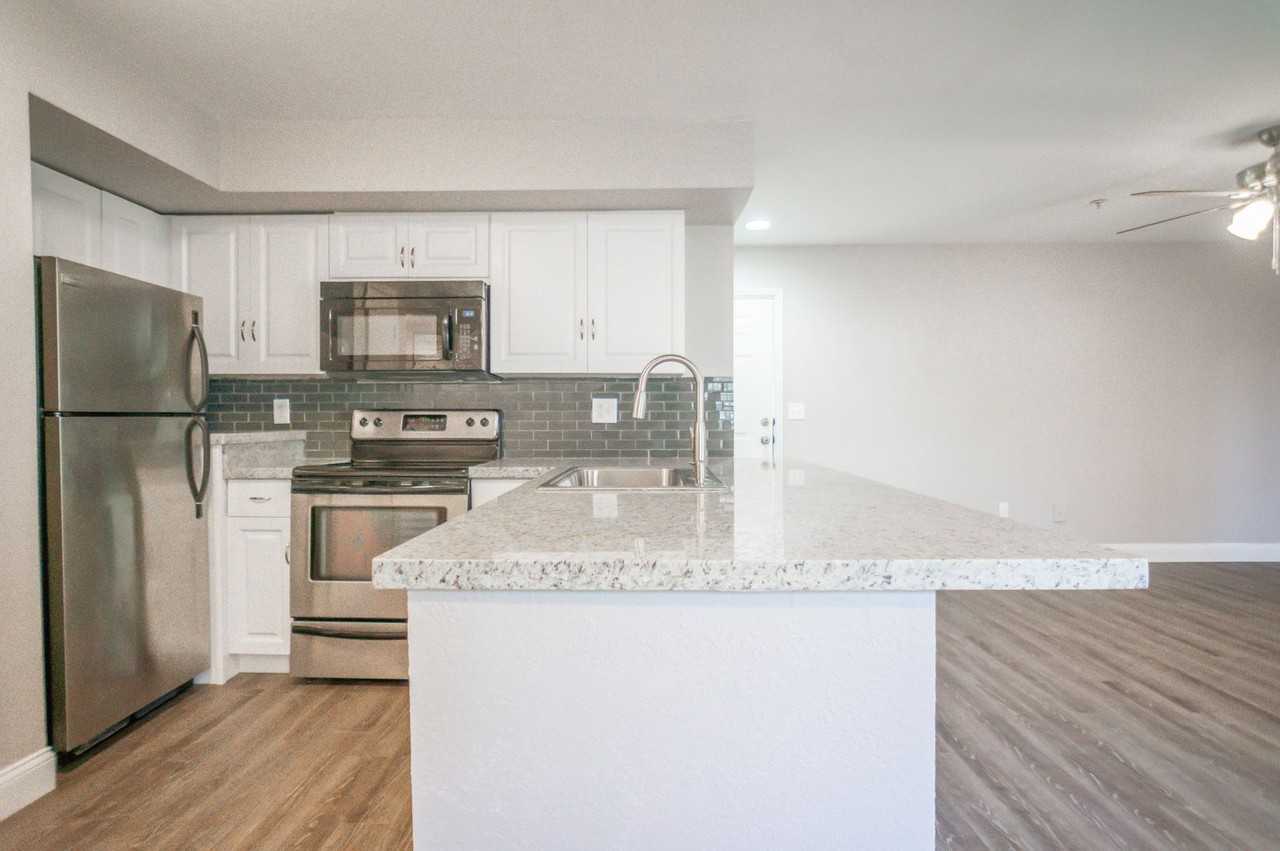 7280 Westpointe Blvd - Photo 5 of 16