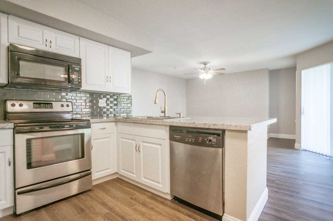 7280 Westpointe Blvd - Photo 6 of 16