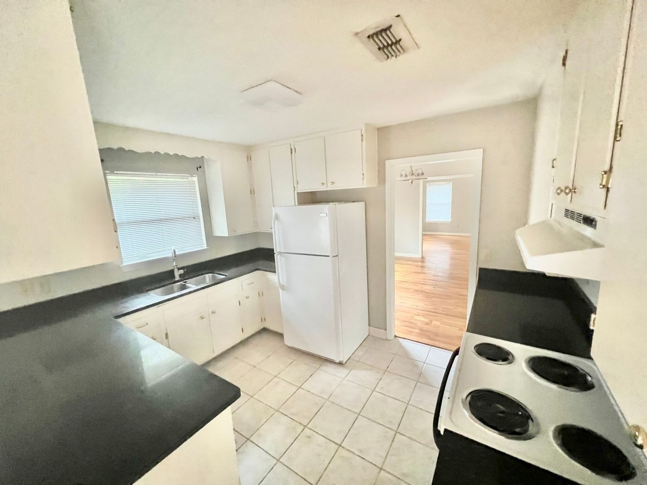 3158 Corrib Dr - Photo 4 of 9