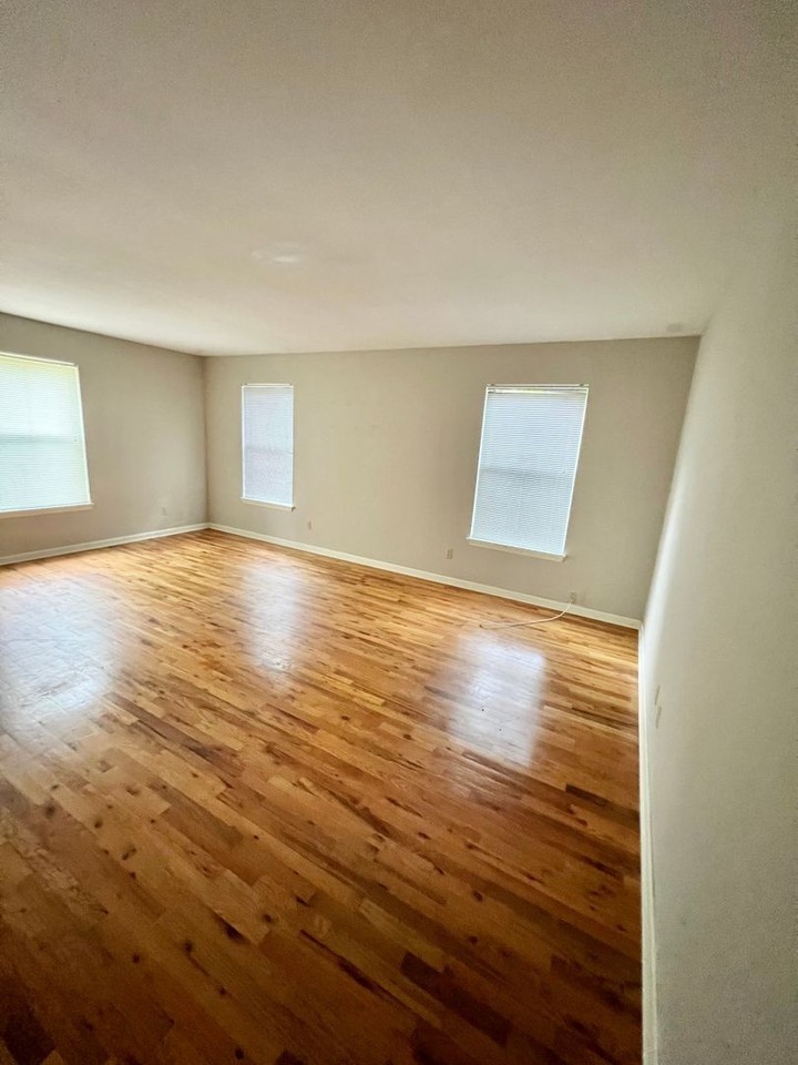 3158 Corrib Dr - Photo 7 of 9