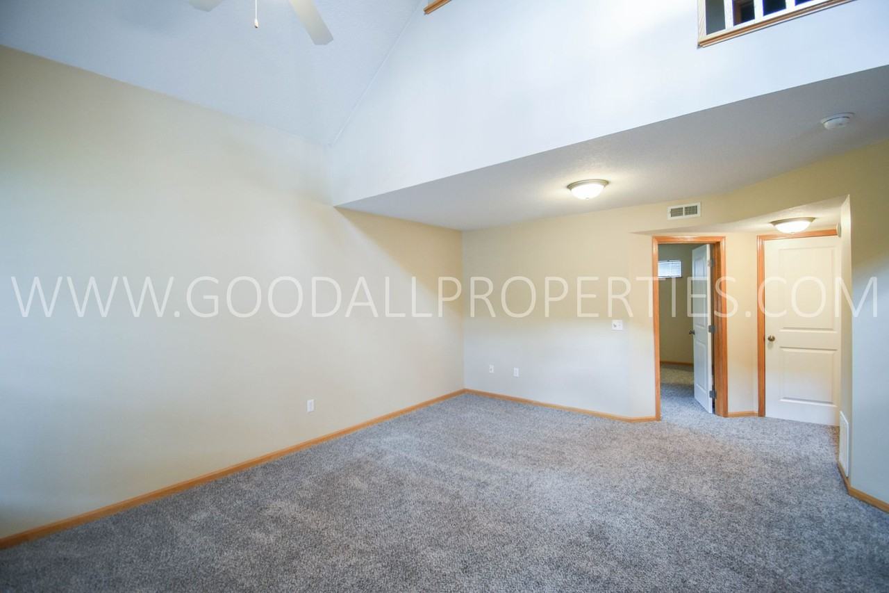 4302 152nd Pl - Photo 4 of 22