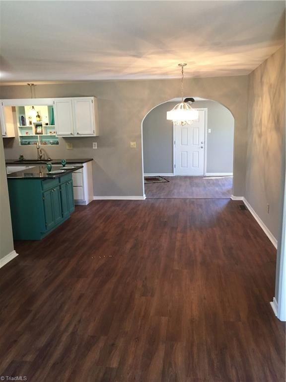 4115 Eisenhower Rd - Photo 2 of 12