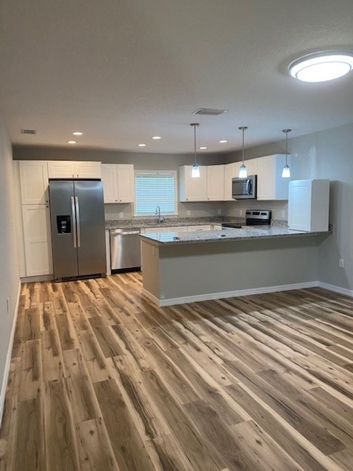 346 E Wisconsin Ave - Photo 6 of 16