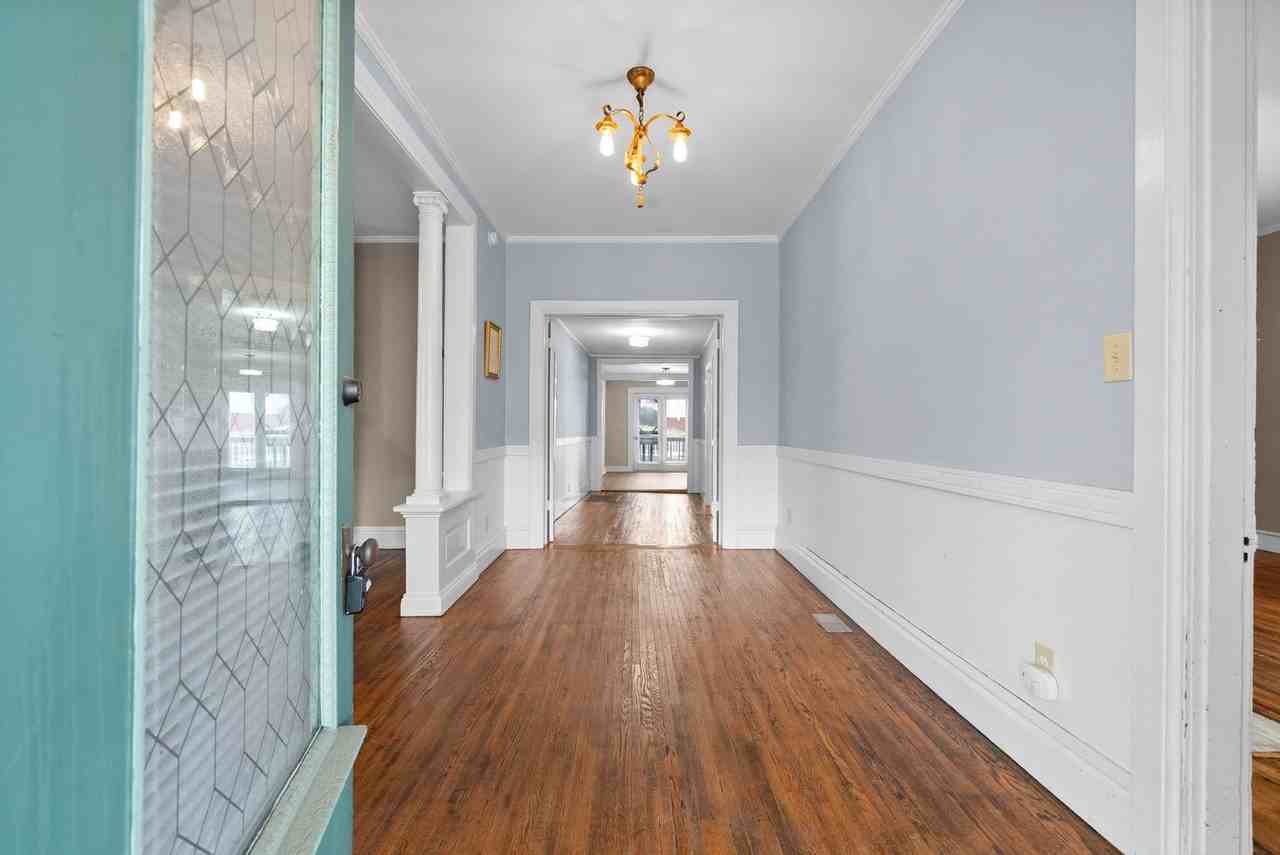 403 S 2nd St - Photo 3 of 27