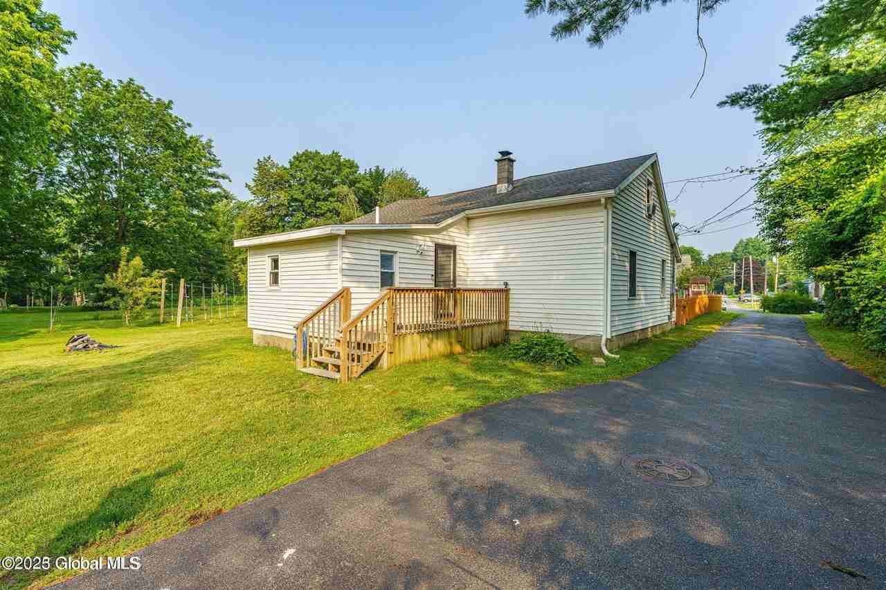 100 Welsh Ln - Photo 3 of 23