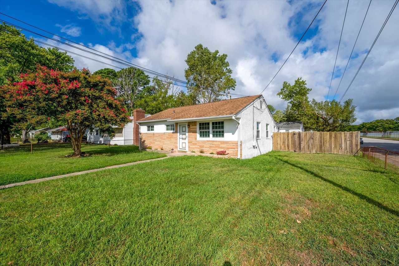 2015 Kensington Dr - Photo 2 of 15