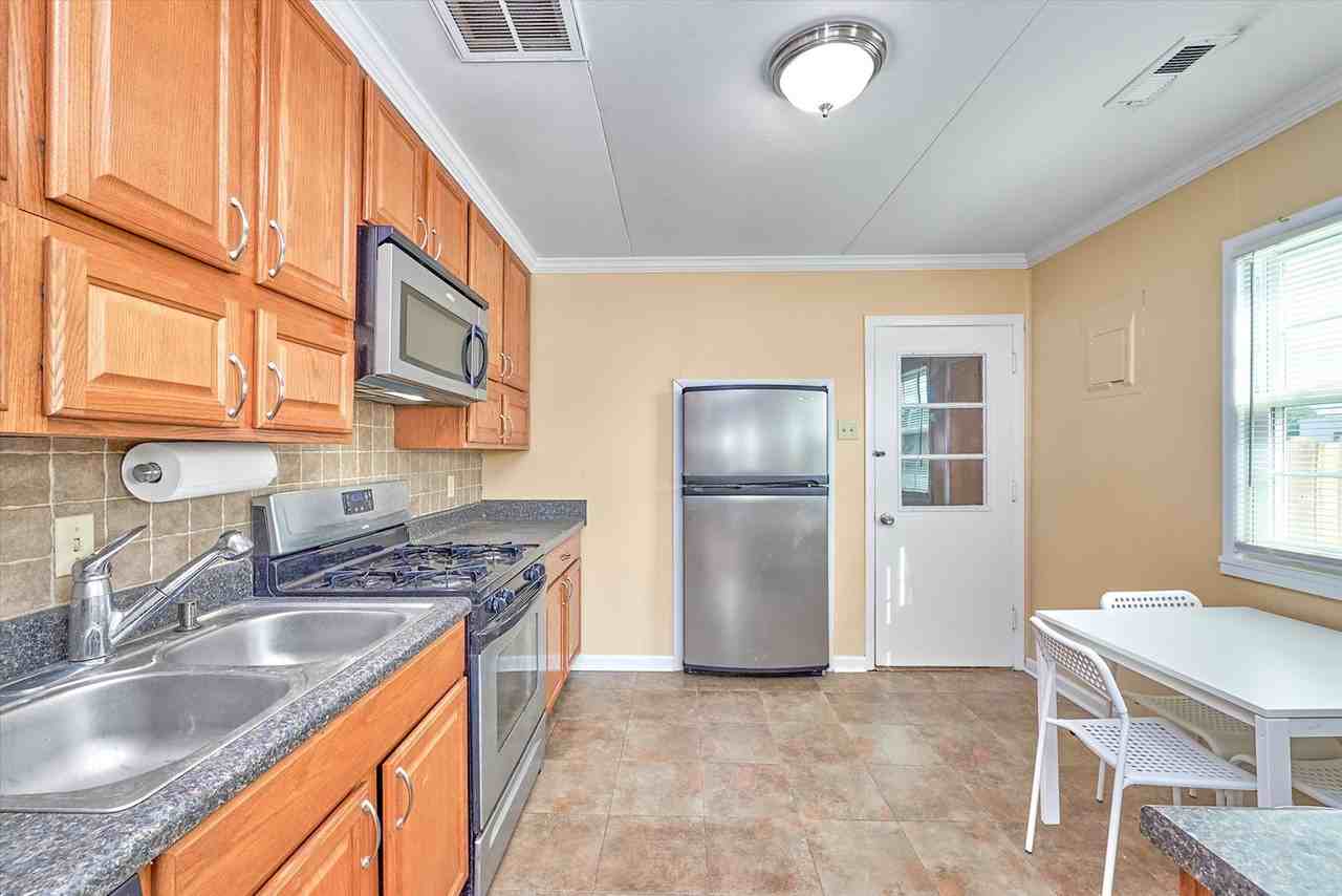 2015 Kensington Dr - Photo 4 of 15