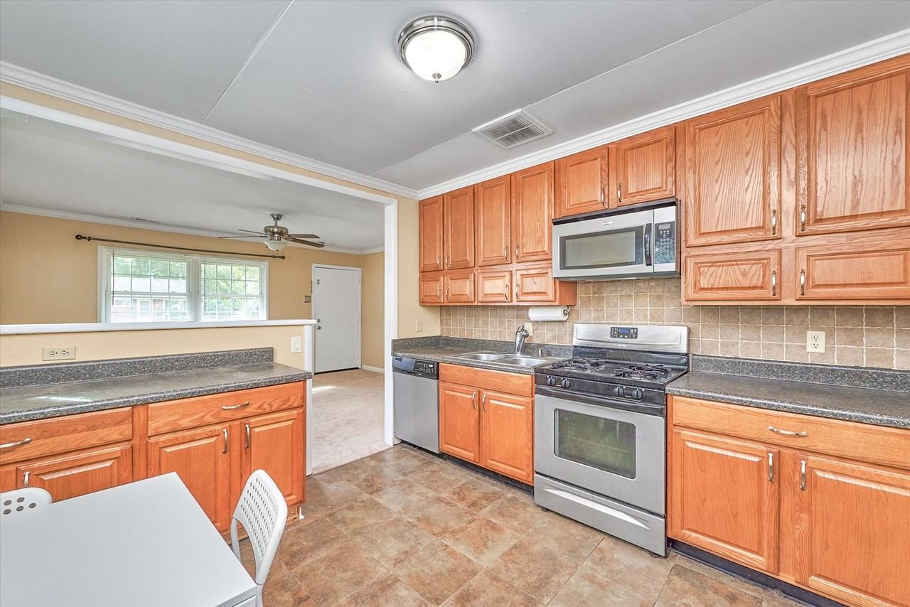 2015 Kensington Dr - Photo 7 of 15