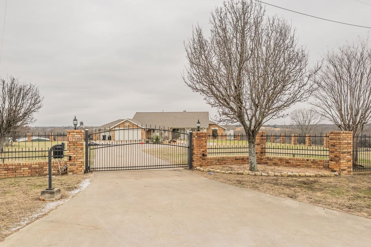 7128 County Road 319 - Photo 3 of 46