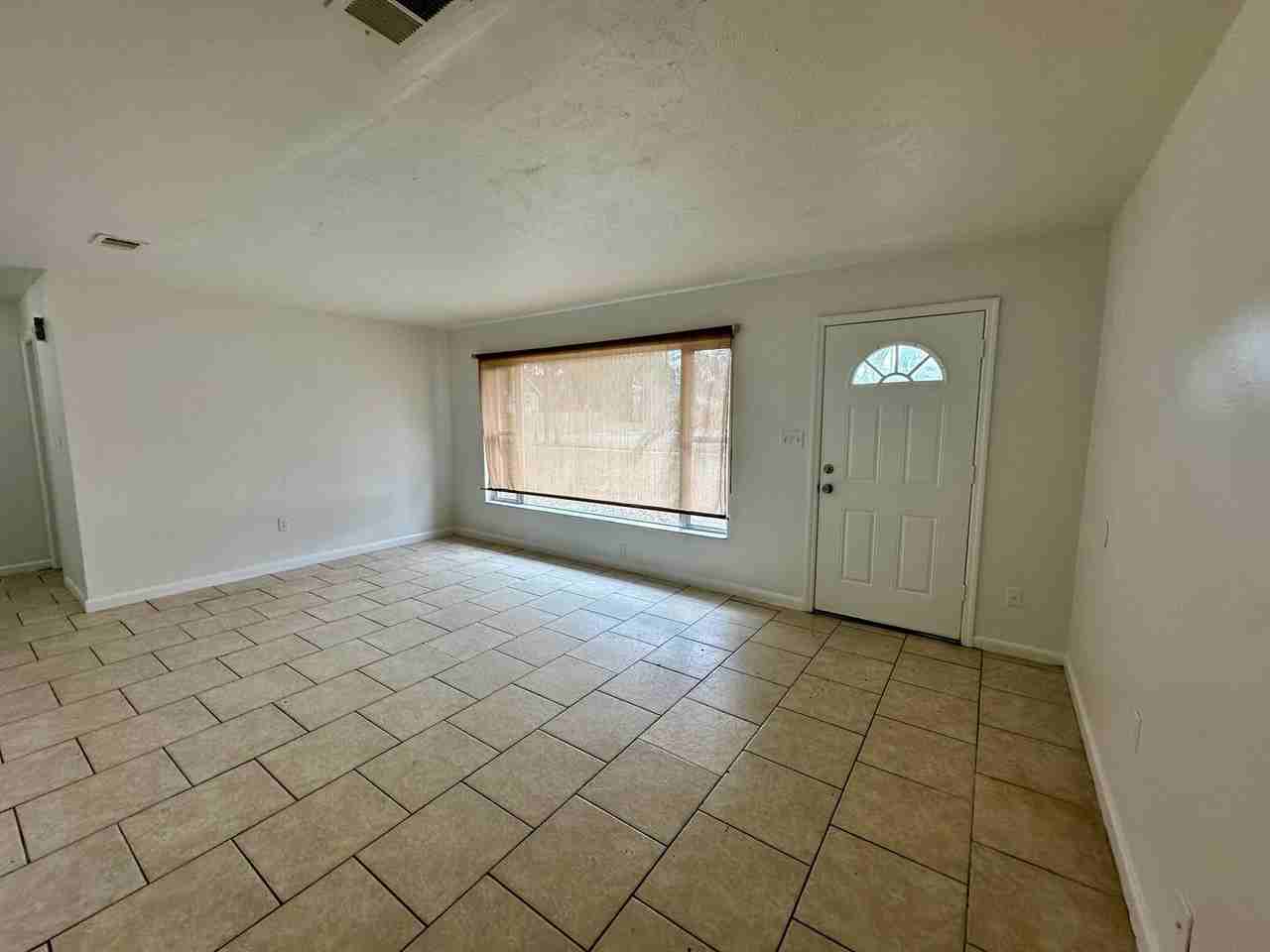 1317 Cambridge Dr - Photo 4 of 25