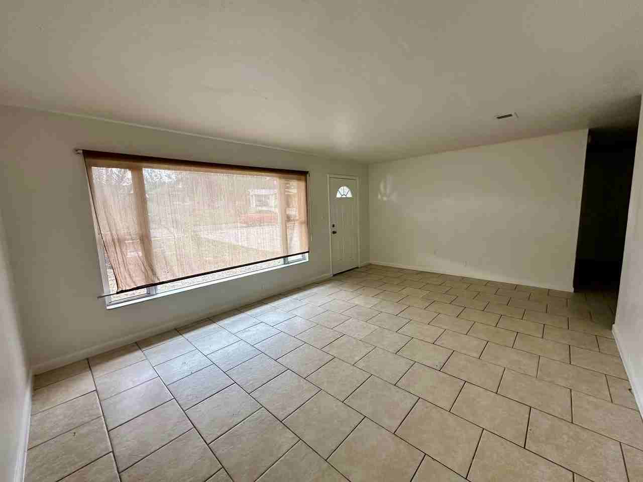 1317 Cambridge Dr - Photo 5 of 25