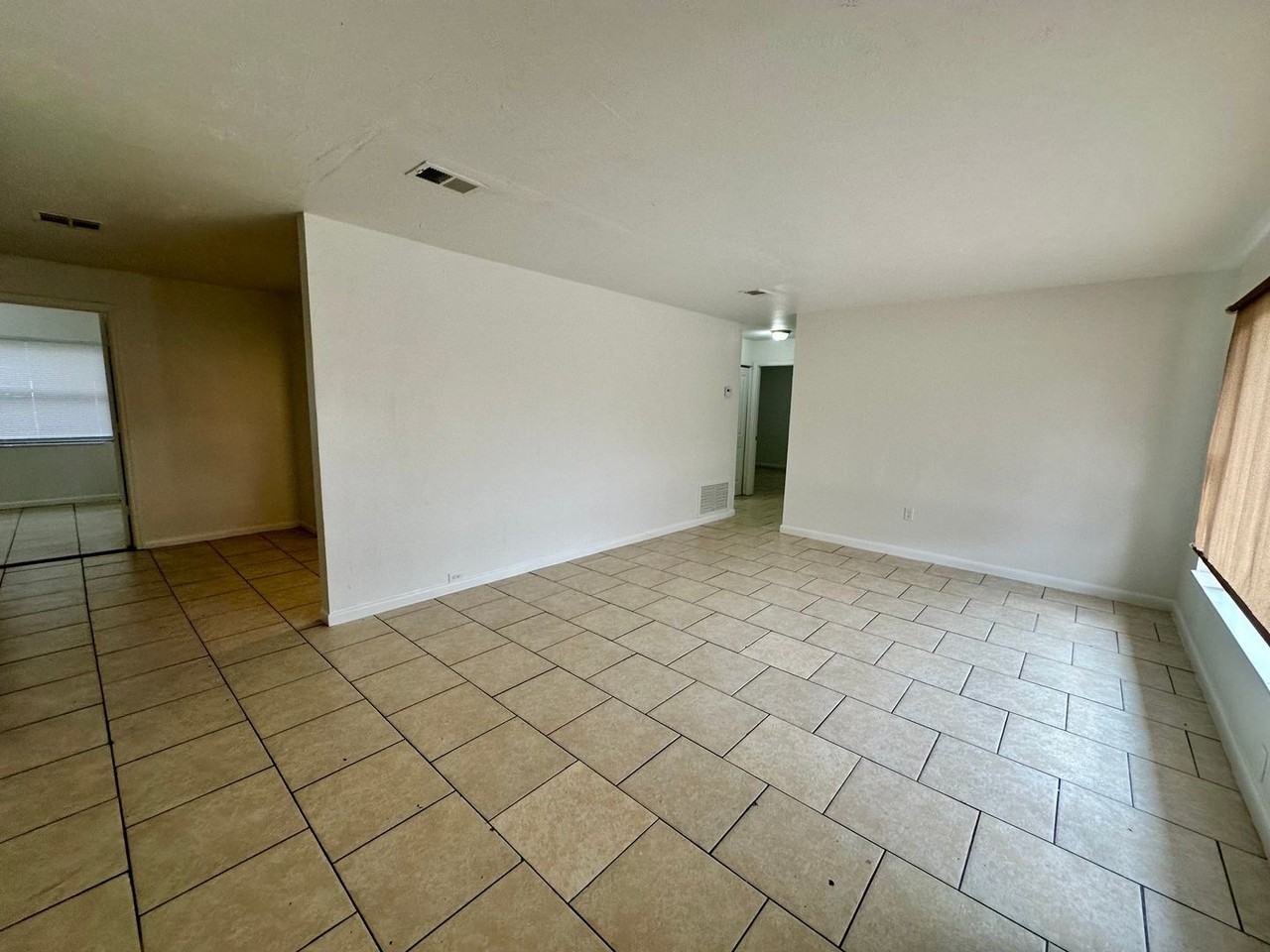 1317 Cambridge Dr - Photo 7 of 25