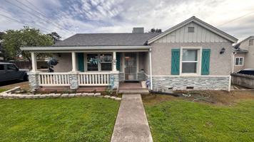 featured image of 322 E Roseburg Ave