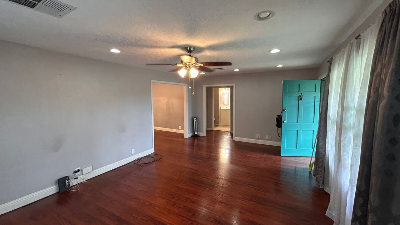 322 E Roseburg Ave - Photo 4 of 19