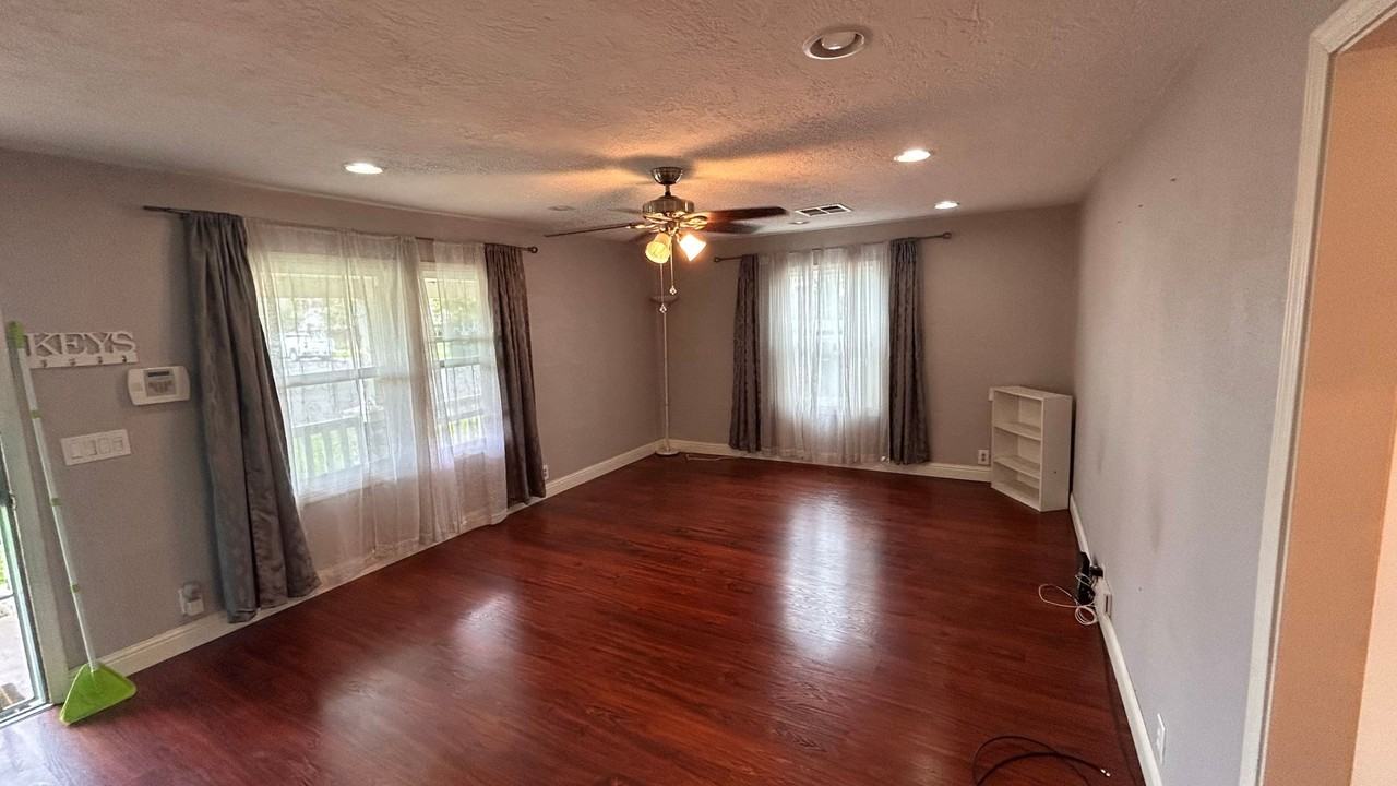 322 E Roseburg Ave - Photo 5 of 19