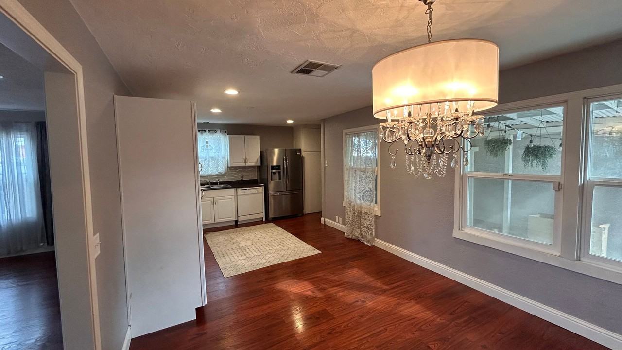 322 E Roseburg Ave - Photo 6 of 19