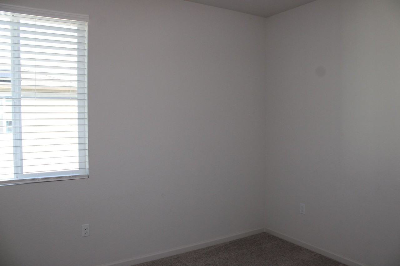 1210 Watson St - Photo 2 of 22