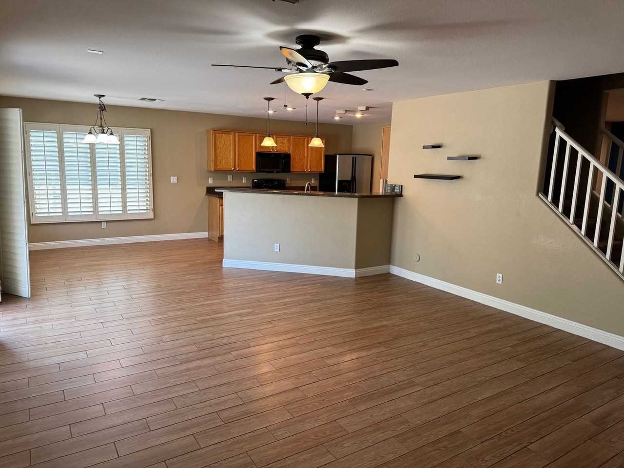 23015 N 23rd St - Photo 4 of 24