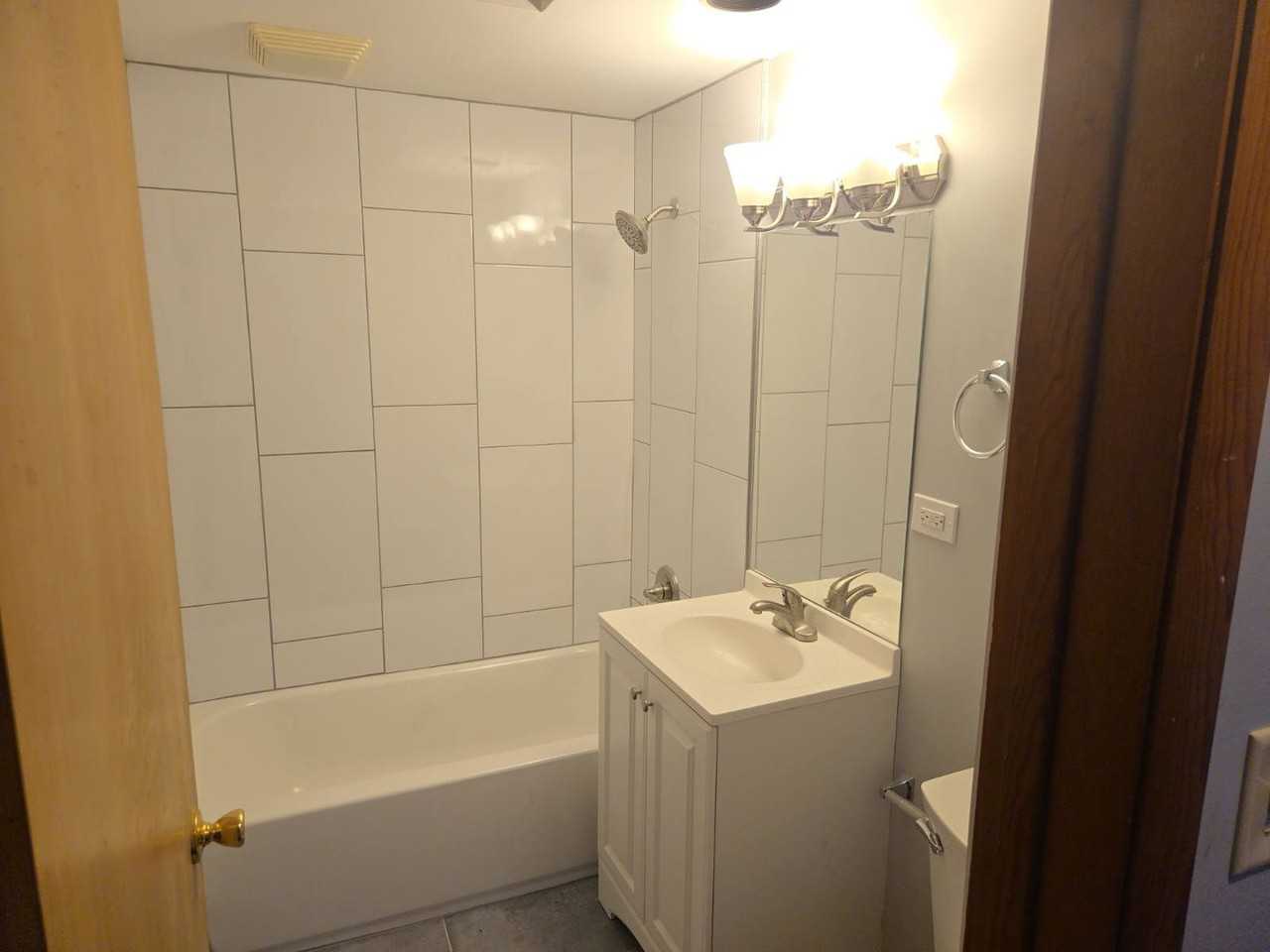 604 N Ardmore Ave - Photo 2 of 13