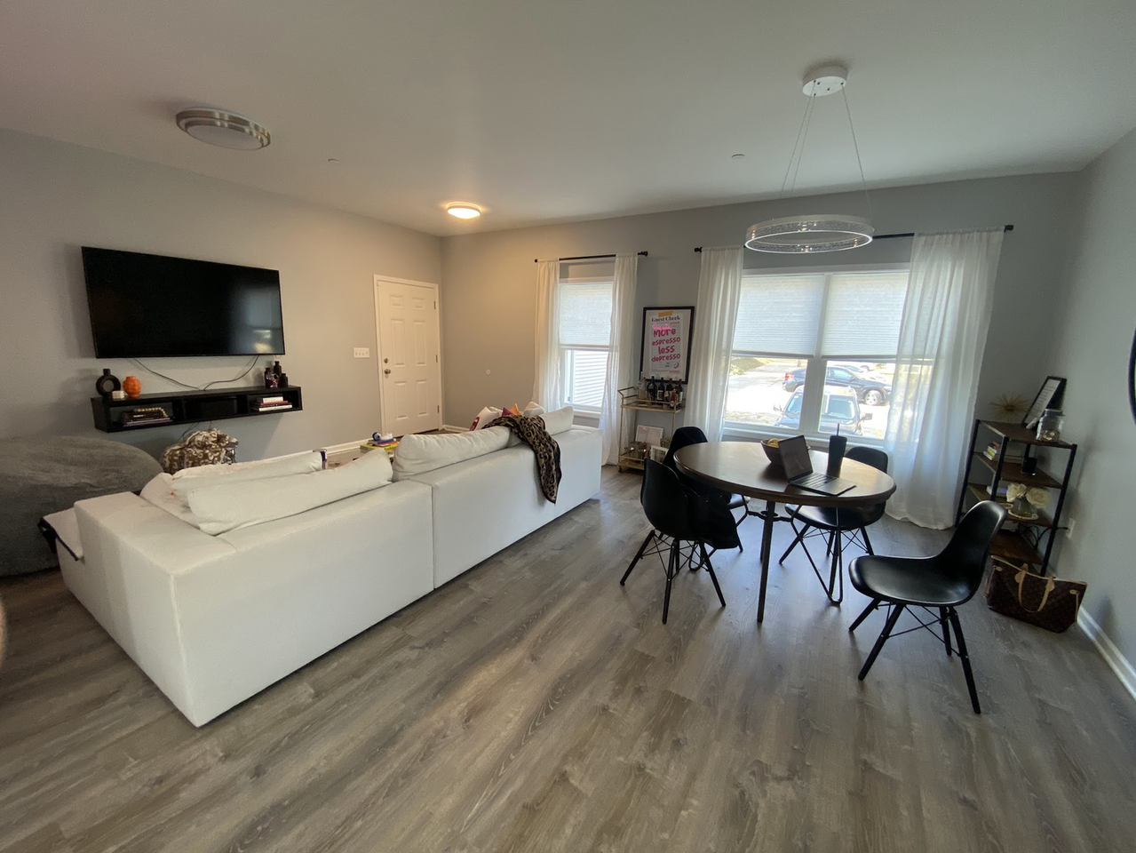 308 S Lodge Ln - Photo 3 of 11