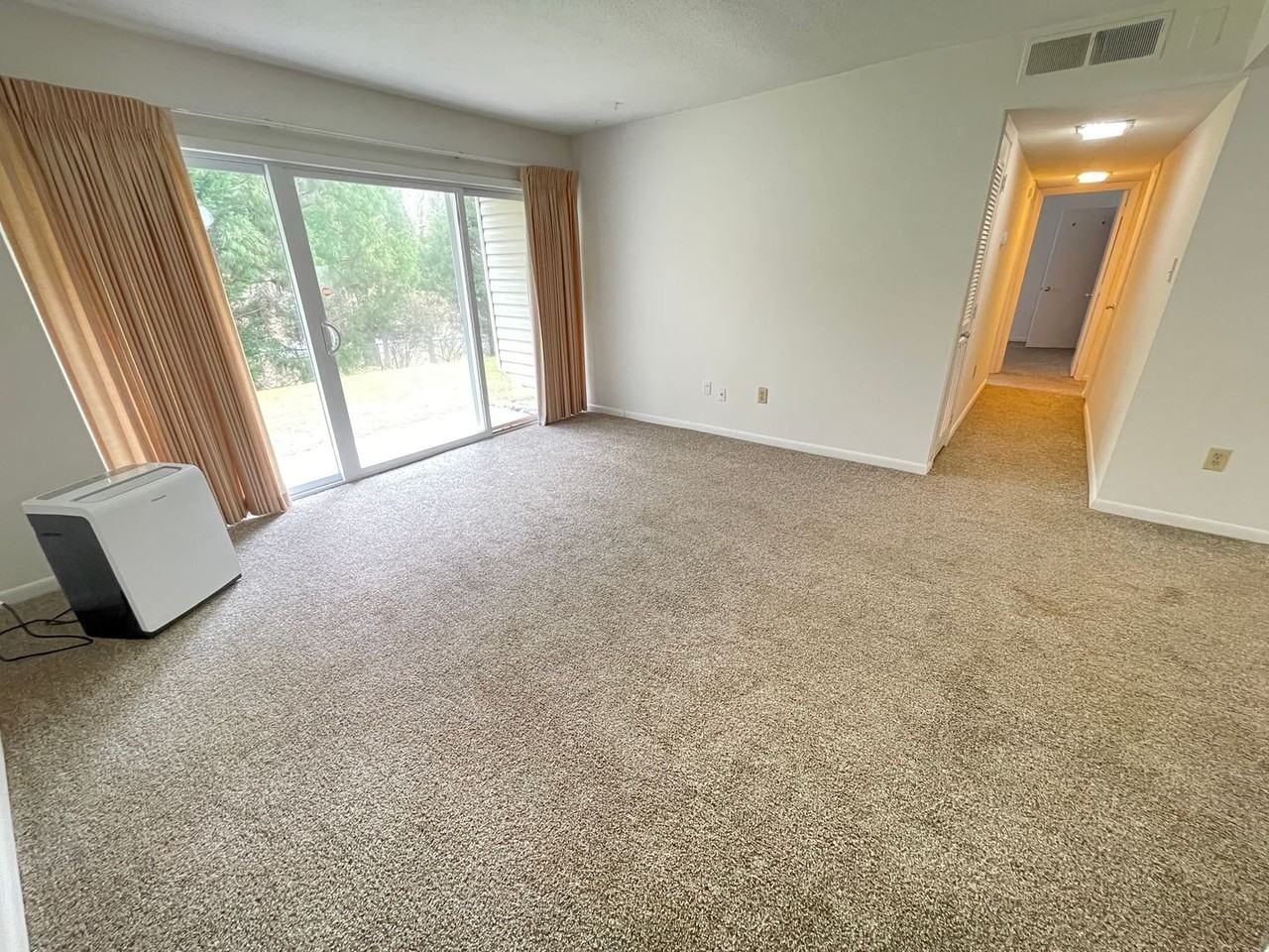 2 Holland Dr - Photo 4 of 28