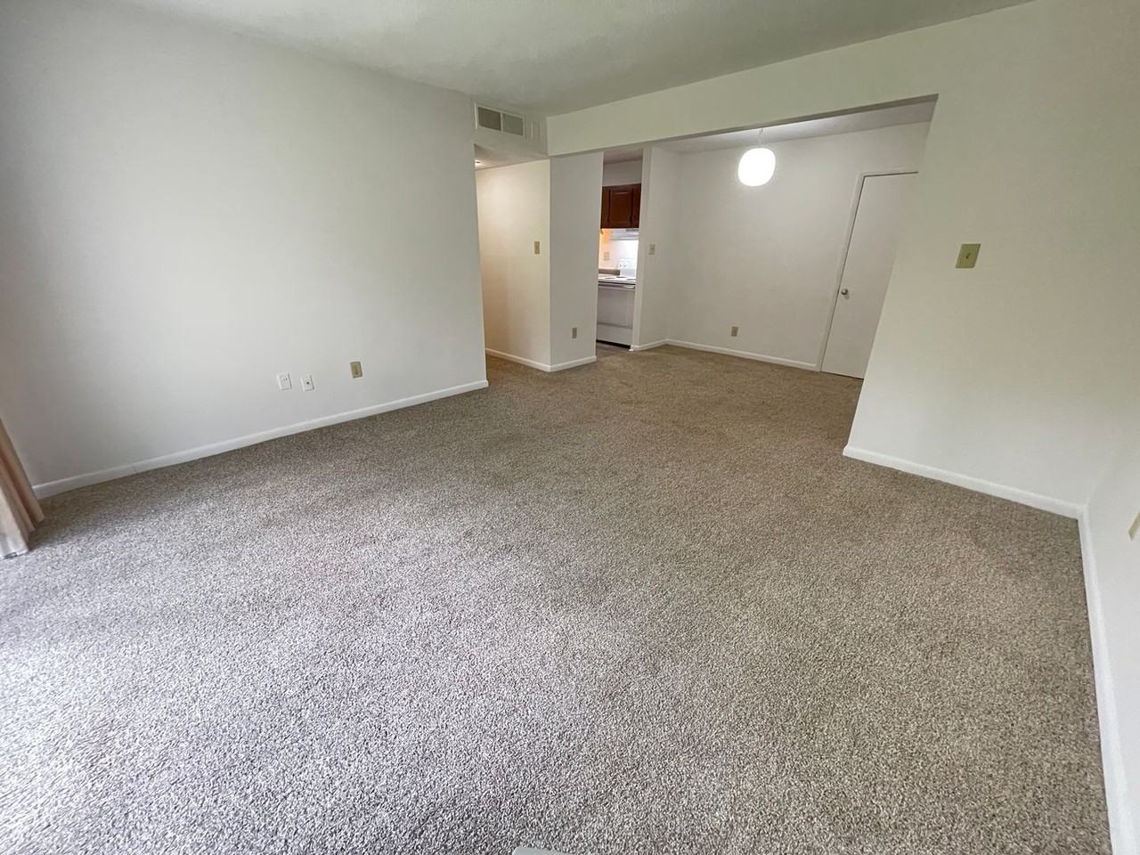 2 Holland Dr - Photo 5 of 28