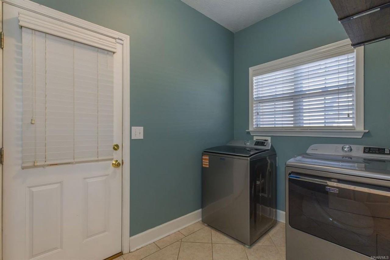 510 Jasmine Trl - Photo 3 of 33