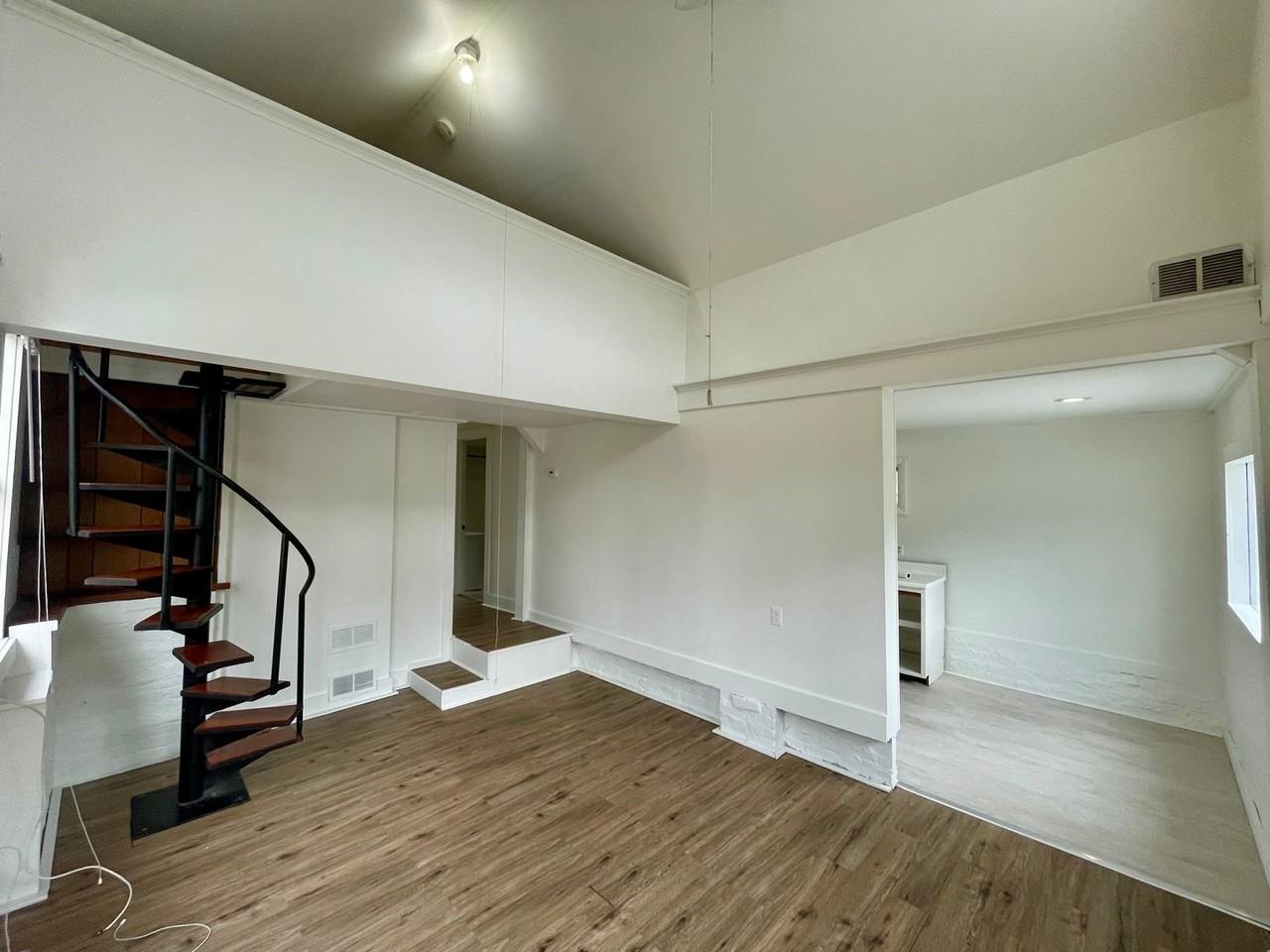 4 3/4 Elm Ave - Photo 3 of 9