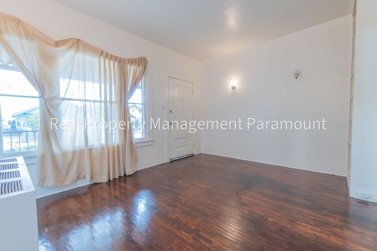 333 W 57th St - Photo 4 of 22