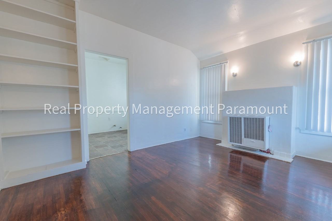 333 W 57th St - Photo 3 of 22