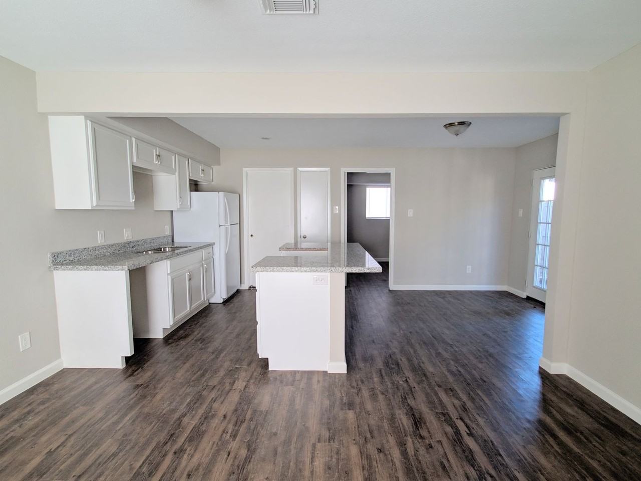 1960 Upland Dr - Photo 5 of 17