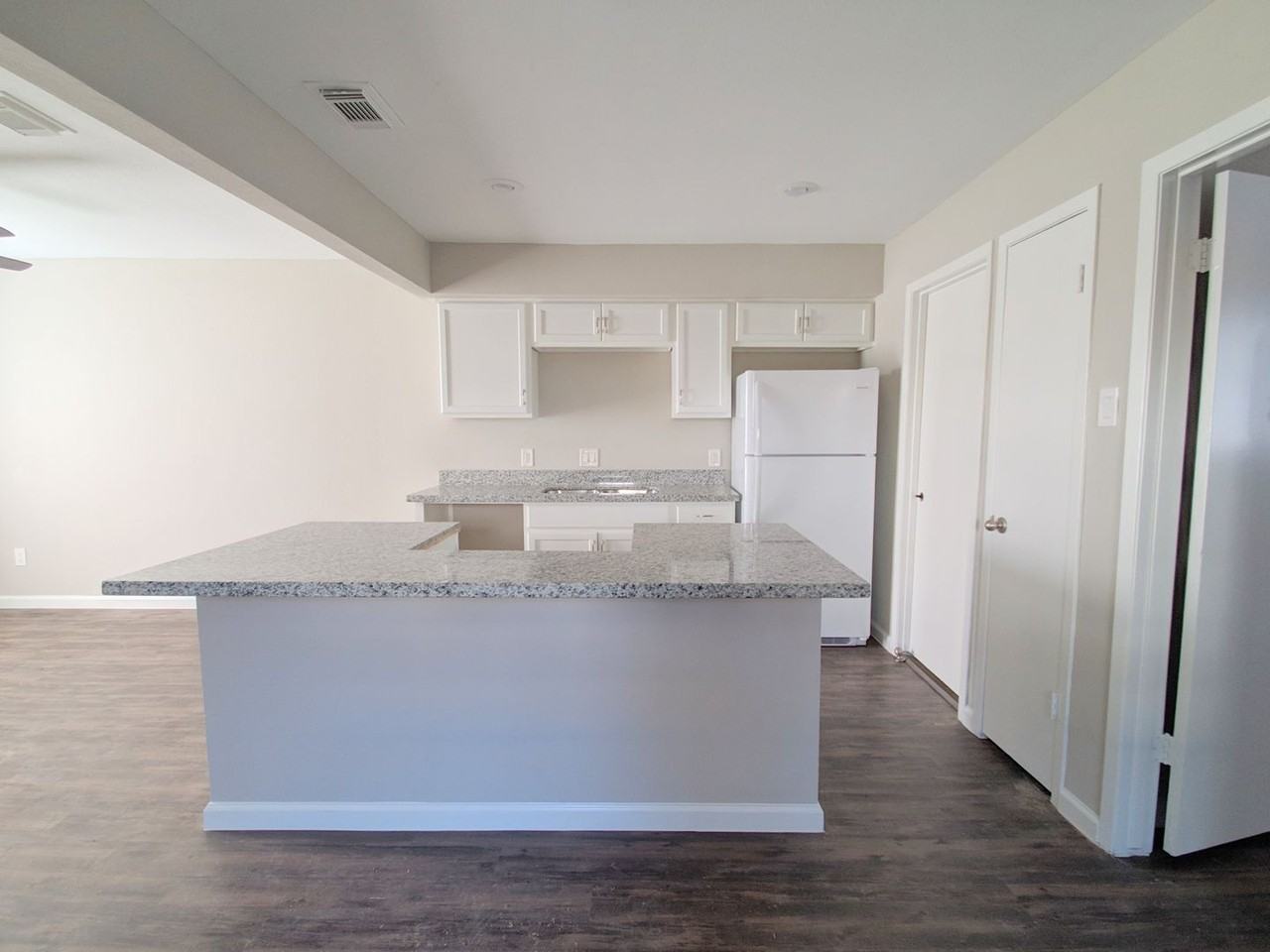 1960 Upland Dr - Photo 6 of 17