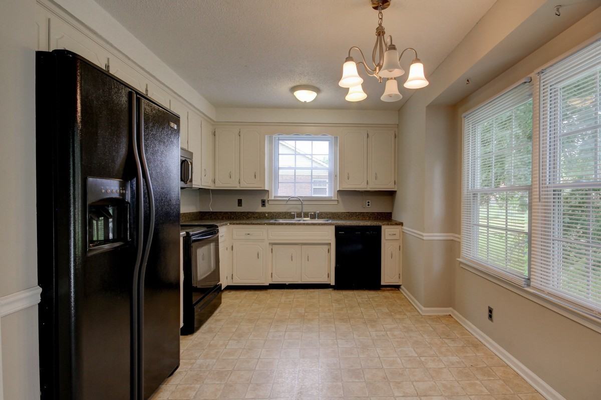 3407 Albert Dr - Photo 4 of 10