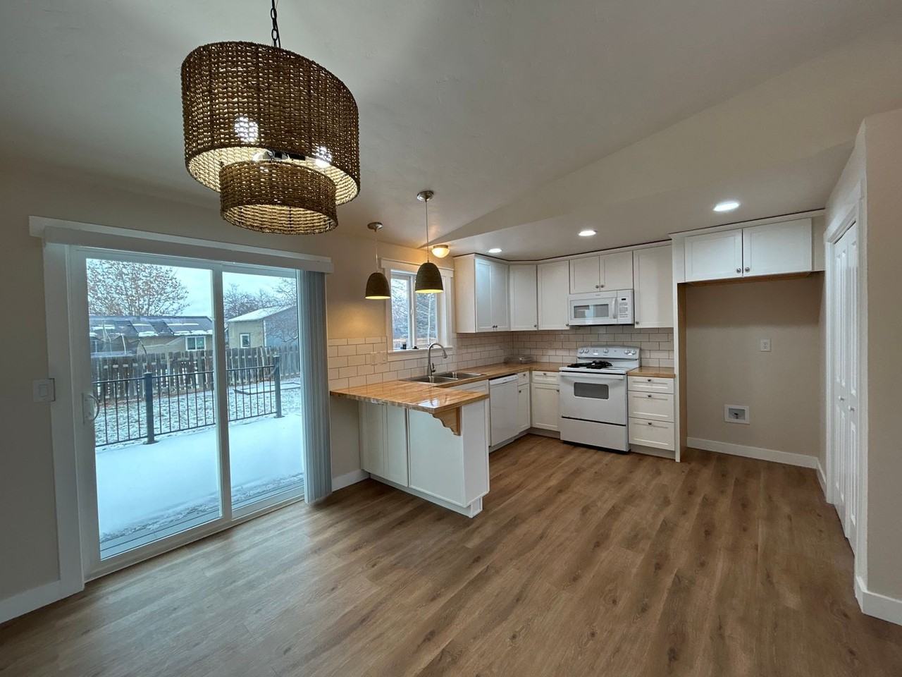 3201 Sw Quartz Ave - Photo 6 of 19