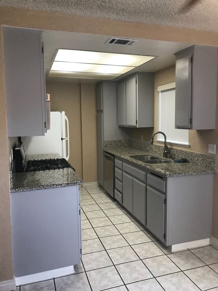 1041 Clark St - Photo 5 of 13