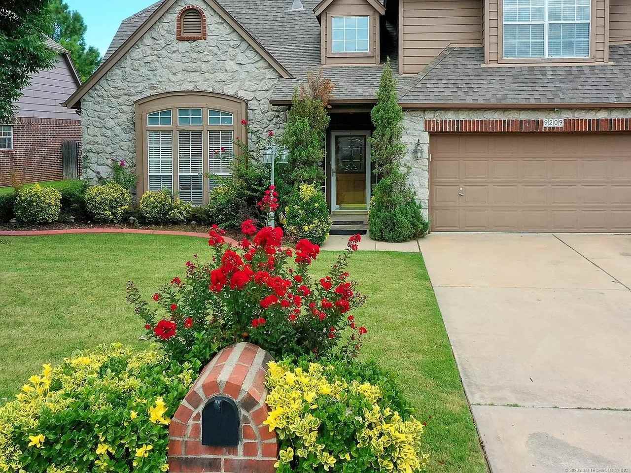 9209 E 77th St - Photo 2 of 35