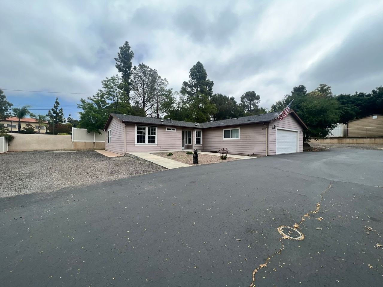 2735 Alpine Blvd - Photo 2 of 26