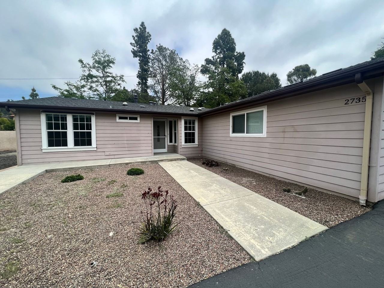 2735 Alpine Blvd - Photo 3 of 26