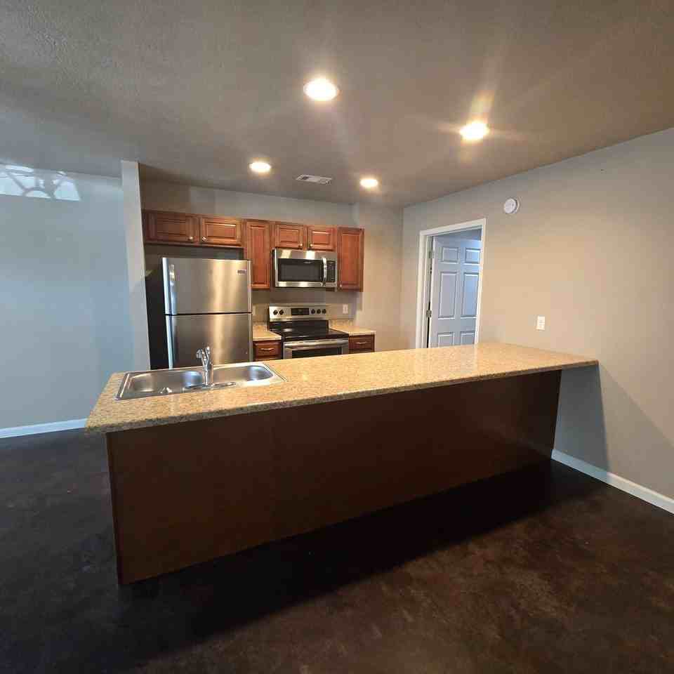 1423 Mclain St #9 - Photo 4 of 15