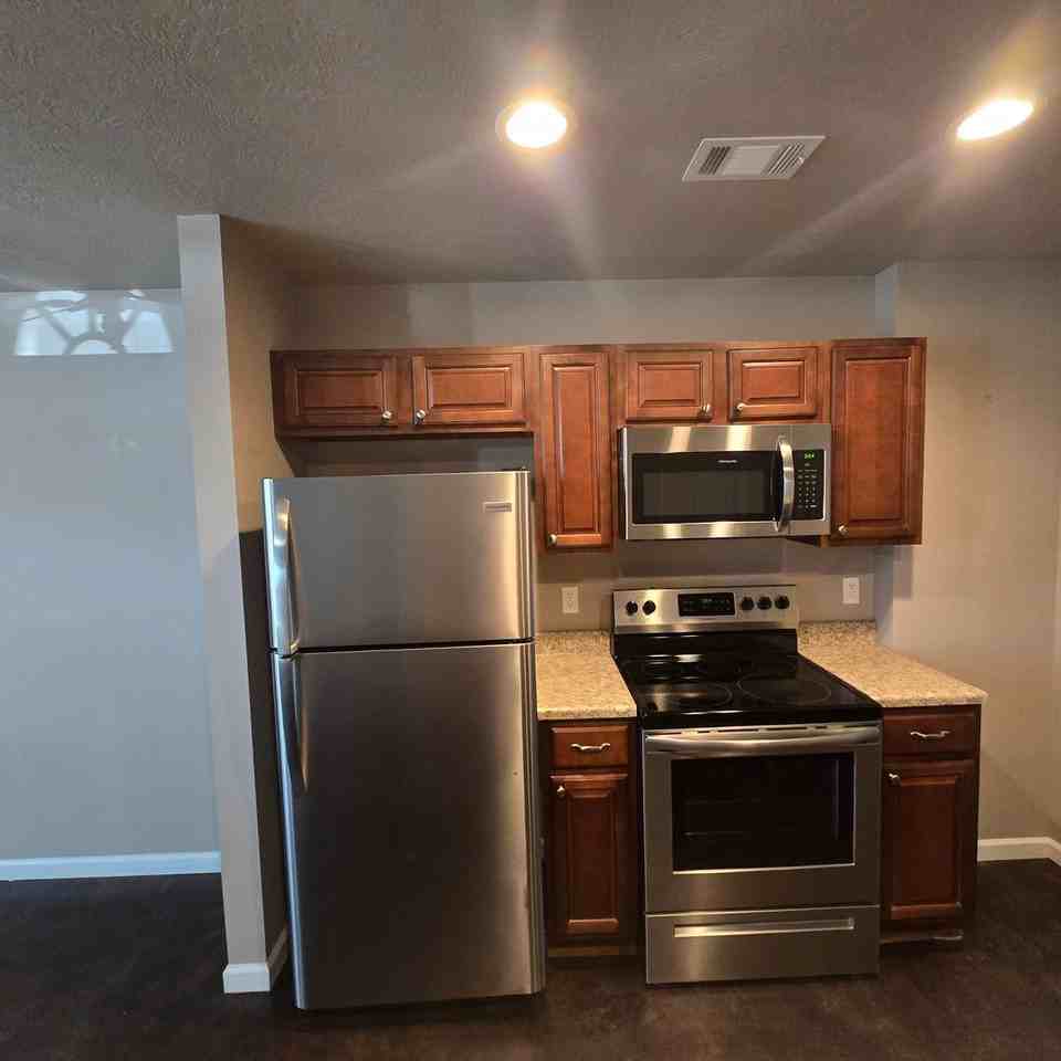 1423 Mclain St #9 - Photo 5 of 15