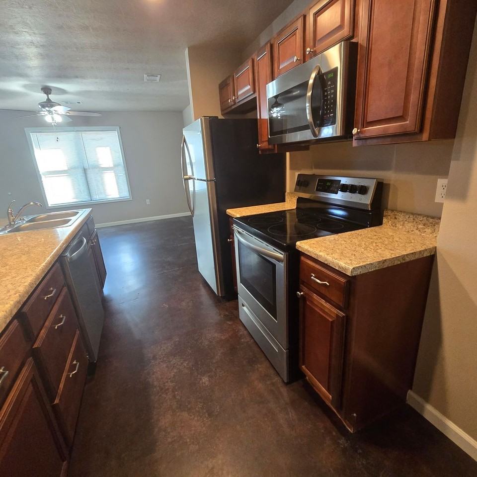 1423 Mclain St #9 - Photo 6 of 15