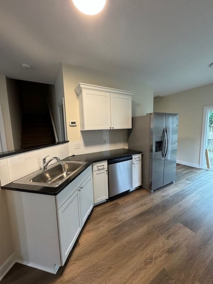150 Raye Dr - Photo 4 of 30